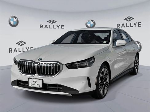 Certified 2025 BMW i5 xDrive40 w/ Premium Package image 3