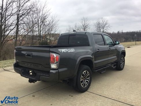 Used 2021 Toyota Tacoma TRD Sport w/ Technology Package image 3
