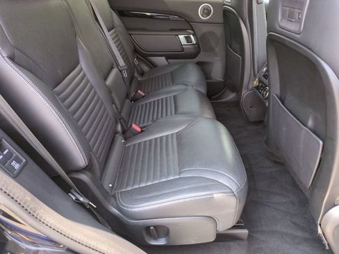 Used 2022 Land Rover Discovery S AWD/4WD image 17