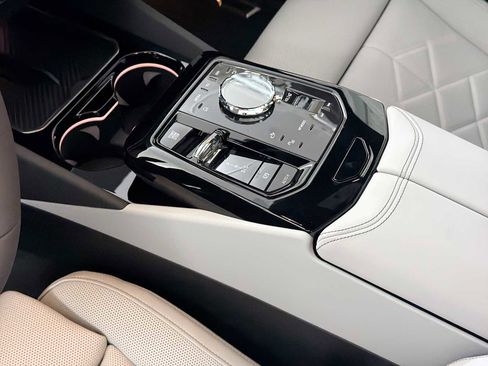 New 2026 BMW 550e xDrive w/ Executive Package image 21