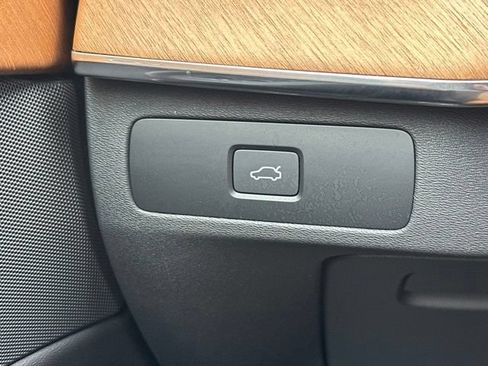Certified 2024 Volvo XC90 B5 Plus AWD/4WD image 32