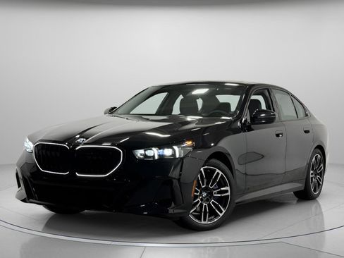 New 2026 BMW 530i xDrive w/ M Sport Package image 2