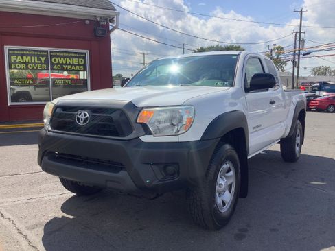 Used 2012 Toyota Tacoma 4x4 Access Cab V6 w/ Convenience Pkg image 3