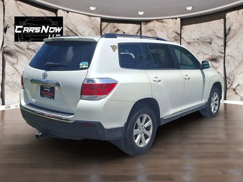 Used 2012 Toyota Highlander FWD w/ Tech Pkg image 6