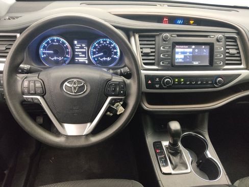 Used 2019 Toyota Highlander LE FWD image 22