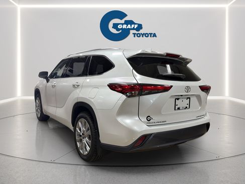 Used 2023 Toyota Highlander Limited AWD/4WD image 10