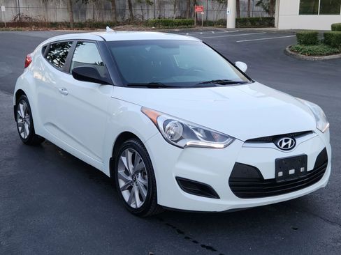Used 2016 Hyundai Veloster image 5
