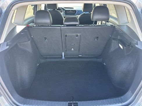 Used 2024 Volkswagen Taos SE image 5