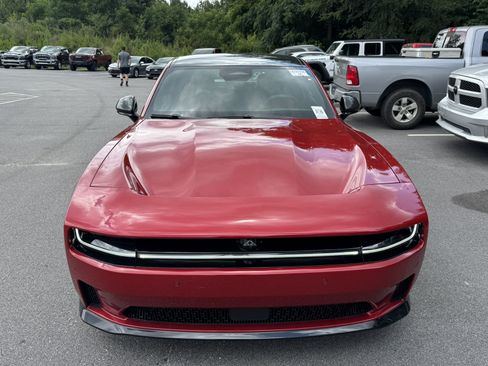 Used 2025 Dodge Charger Daytona Scat Pack w/ Track Pack AWD/4WD image 2