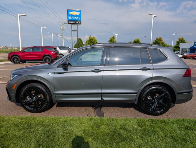 Used 2024 Volkswagen Tiguan SE R-Line AWD/4WD image 10