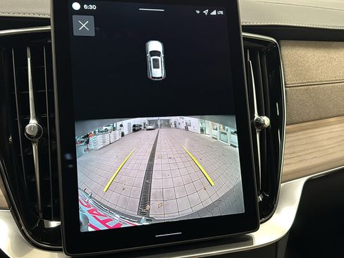 New 2026 Volvo XC90 B5 Core w/ Protection Package Premier image 18