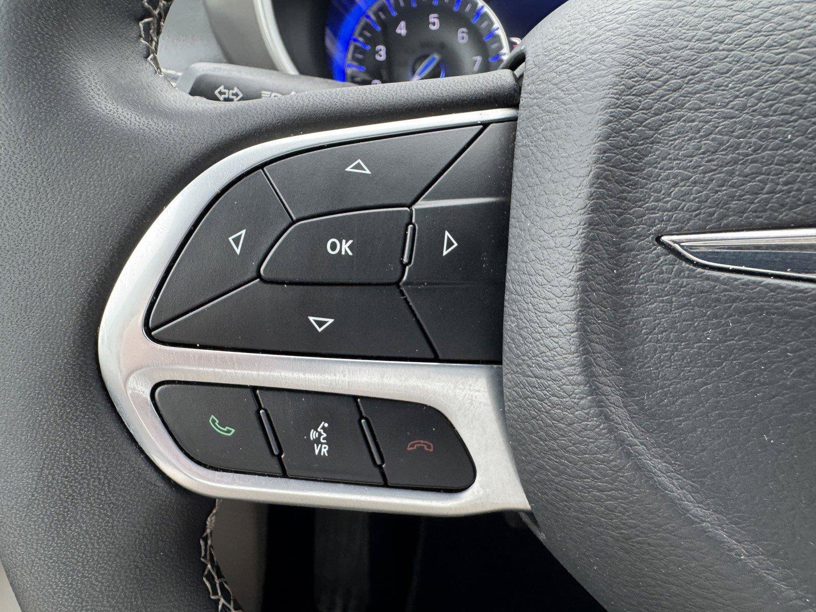 Used 2023 Chrysler Pacifica Touring-L FWD image 23