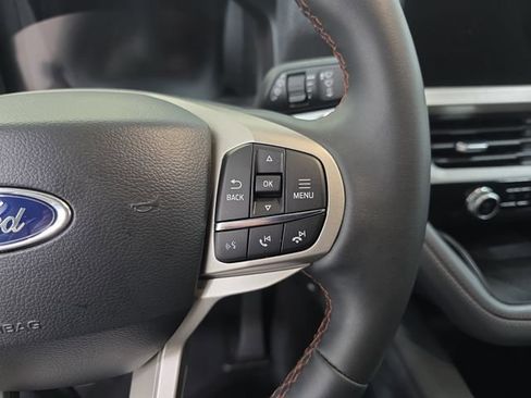 Used 2026 Ford Explorer Active AWD/4WD image 18