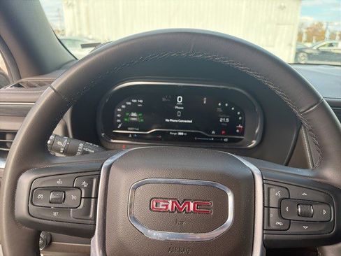 Used 2024 GMC Yukon XL SLT image 4