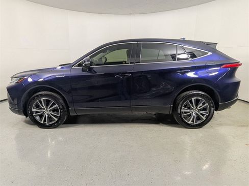 Used 2021 Toyota Venza LE image 4