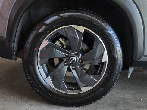 Used 2025 Nissan Rogue SV FWD image 5