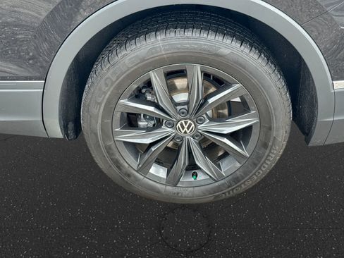 Used 2024 Volkswagen Tiguan SE w/ Panoramic Sunroof Package FWD image 20