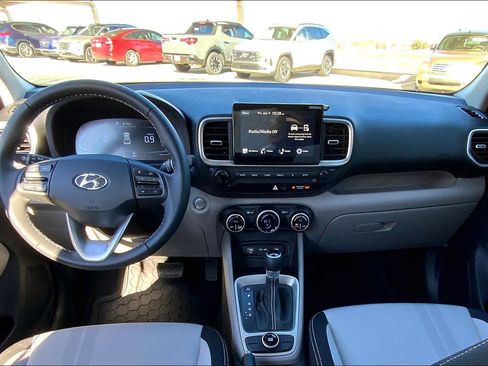Certified 2025 Hyundai Venue SEL image 15