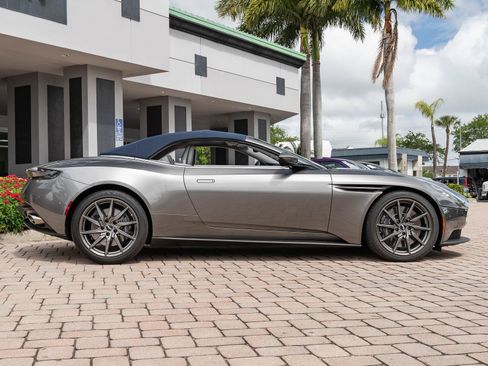 Used 2020 Aston Martin DB11 Volante RWD image 28