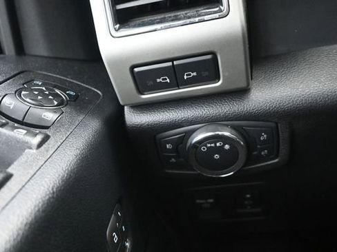 Used 2019 Ford F150 Lariat image 13