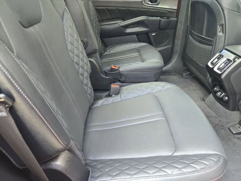 Certified 2023 Kia Sorento SX AWD/4WD image 20