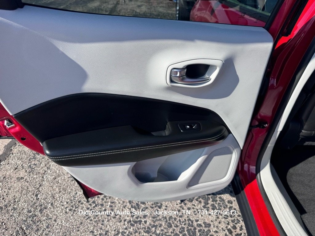 Used 2019 Jeep Compass Latitude FWD image 26