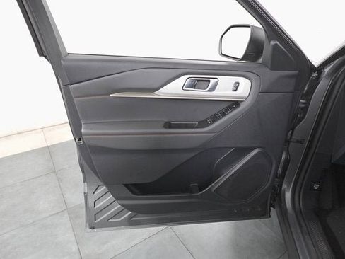 Used 2025 Ford Explorer Active image 7