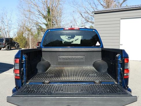 Used 2023 Nissan Frontier SV image 9