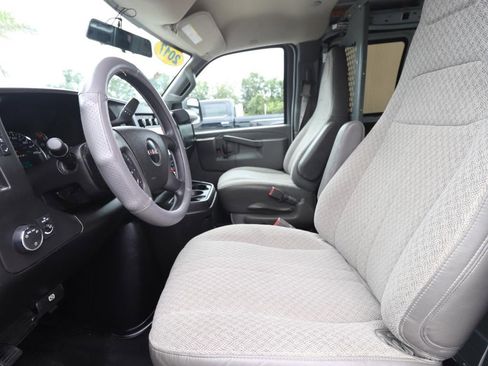 Used 2017 GMC Savana 2500 RWD image 2