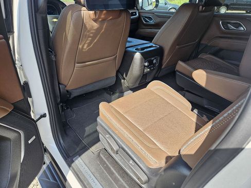 Used 2023 Chevrolet Suburban High Country w/ Advanced Technology Package AWD/4WD image 13