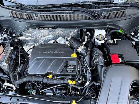 Used 2025 Chevrolet Trax LS FWD image 31
