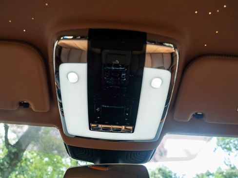 Used 2023 Rolls-Royce Cullinan Black Badge w/ Leather Finishing Pack image 31