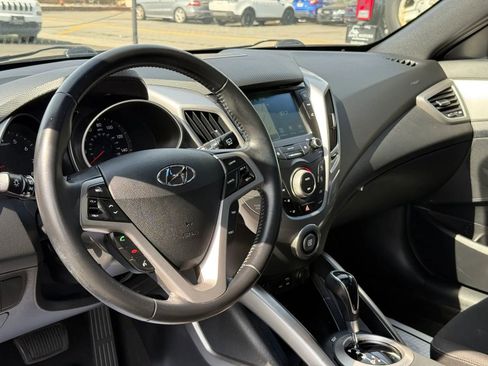 Used 2017 Hyundai Veloster Value Edition FWD image 17