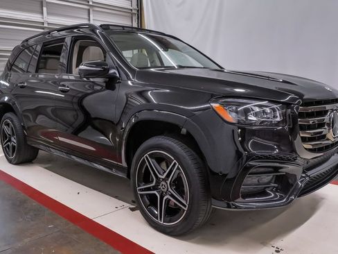 Used 2024 Mercedes-Benz GLS 450 4MATIC image 5