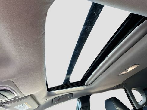 Used 2024 Toyota Corolla Cross XLE w/ Convenience Package image 20