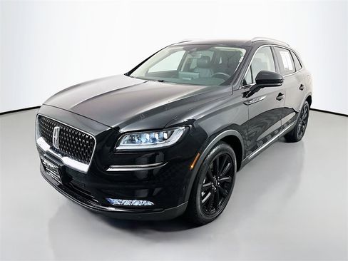 Used 2021 Lincoln Nautilus Reserve w/ Equipment Group 202A image 3