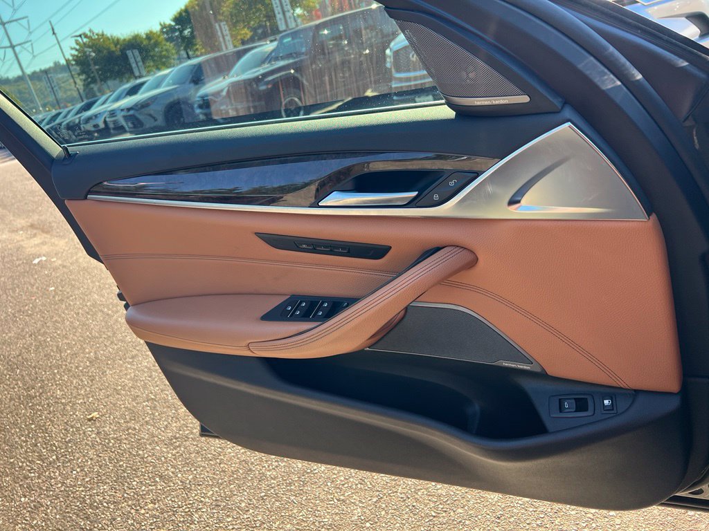 Used 2019 BMW 530e w/ Premium Package RWD image 14