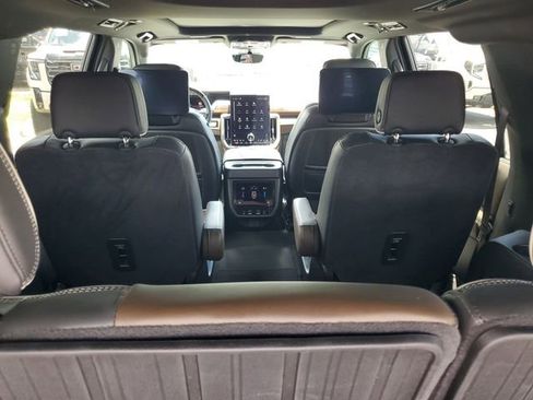 Used 2025 GMC Yukon XL Denali Ultimate AWD/4WD image 32