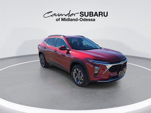 Used 2025 Chevrolet Trax LT image 2