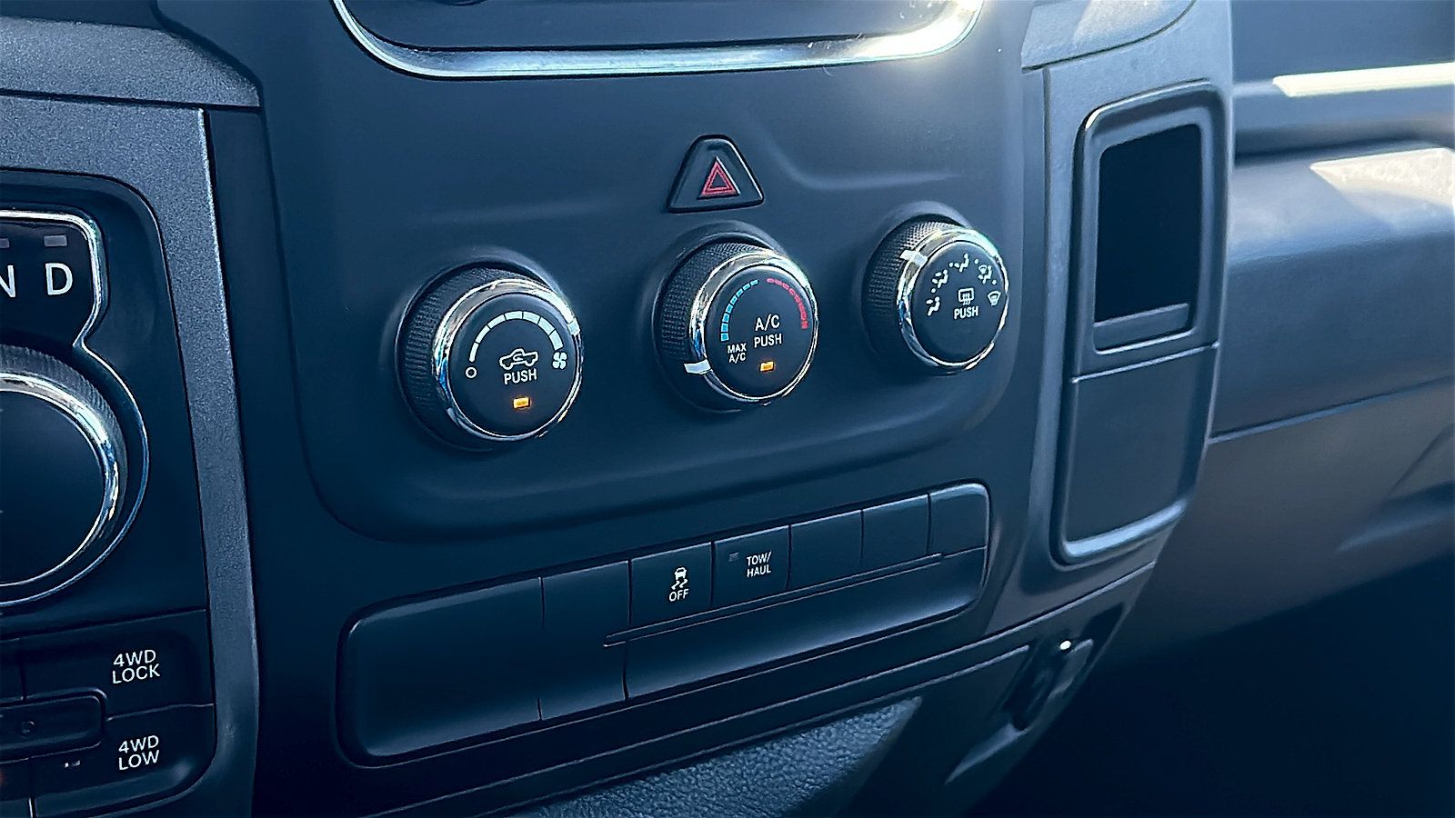 Used 2019 RAM 1500 Express AWD/4WD image 17