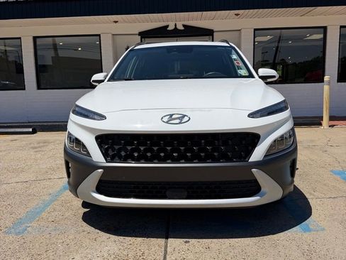 Used 2022 Hyundai Kona Limited FWD image 2