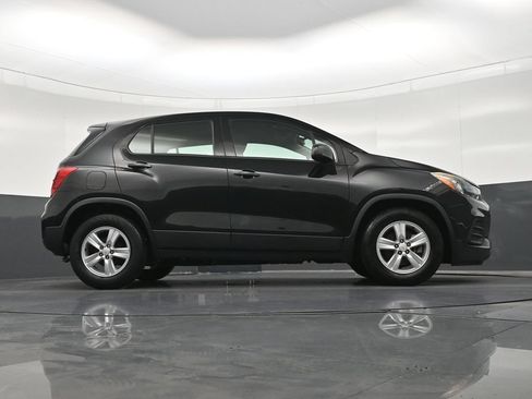 Used 2021 Chevrolet Trax LS FWD image 33