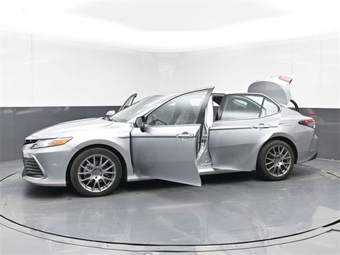 Used 2023 Toyota Camry XLE image 53