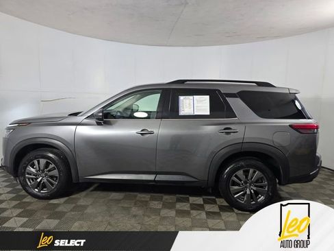 Used 2024 Nissan Pathfinder SV image 8