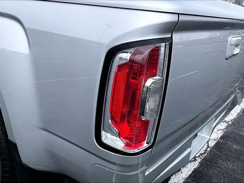 Used 2016 GMC Canyon SLE image 30