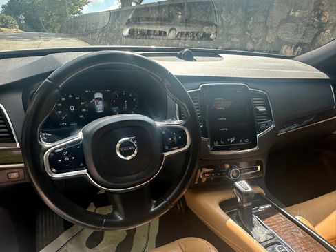 Used 2017 Volvo XC90 T6 Momentum w/ Vision Package image 2