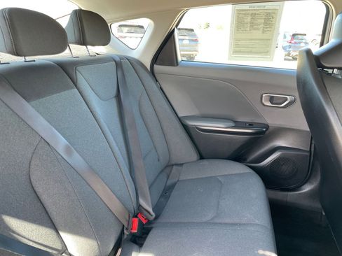 Used 2025 Kia K4 LXS image 37