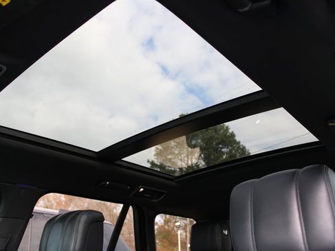 Used 2018 Land Rover Range Rover Supercharged image 31