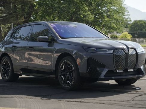 Certified 2024 BMW iX xDrive50 w/ Premium Package AWD/4WD image 7
