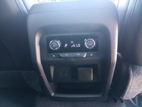 Certified 2024 Chevrolet Traverse RS image 23